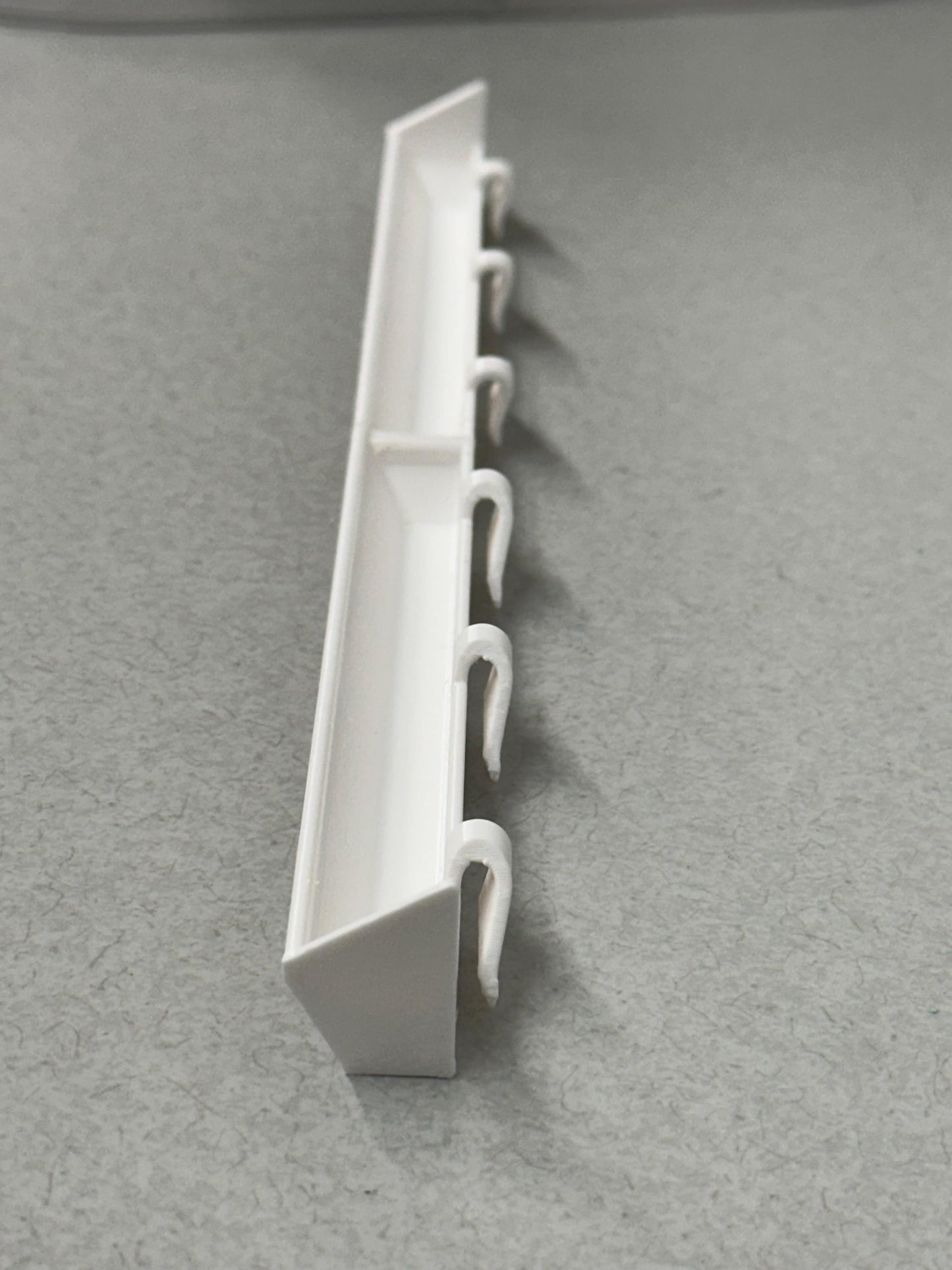 Clip-On Feed Catcher for Game Bird Feeders