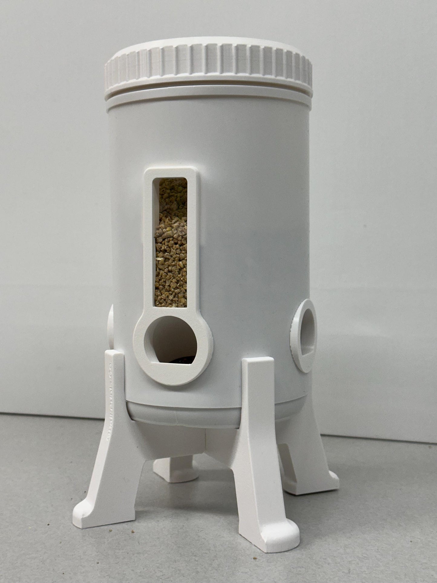 Quail Feeder with Side Glass Viewing Window (2.6 Quart)