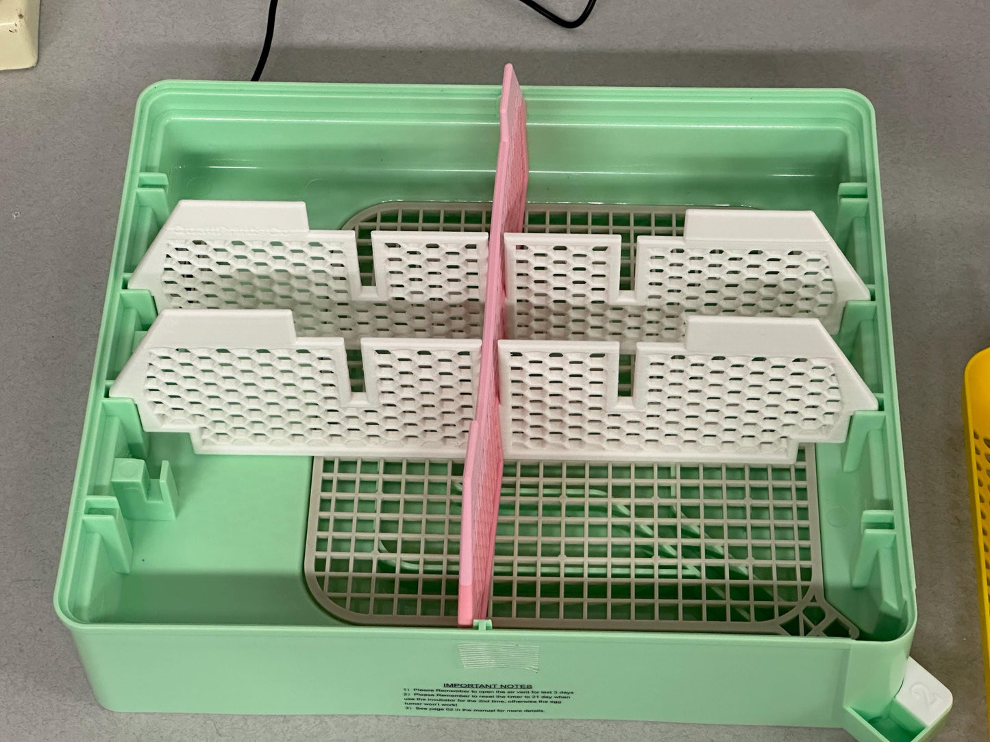 Divider for Zohoko Incubator