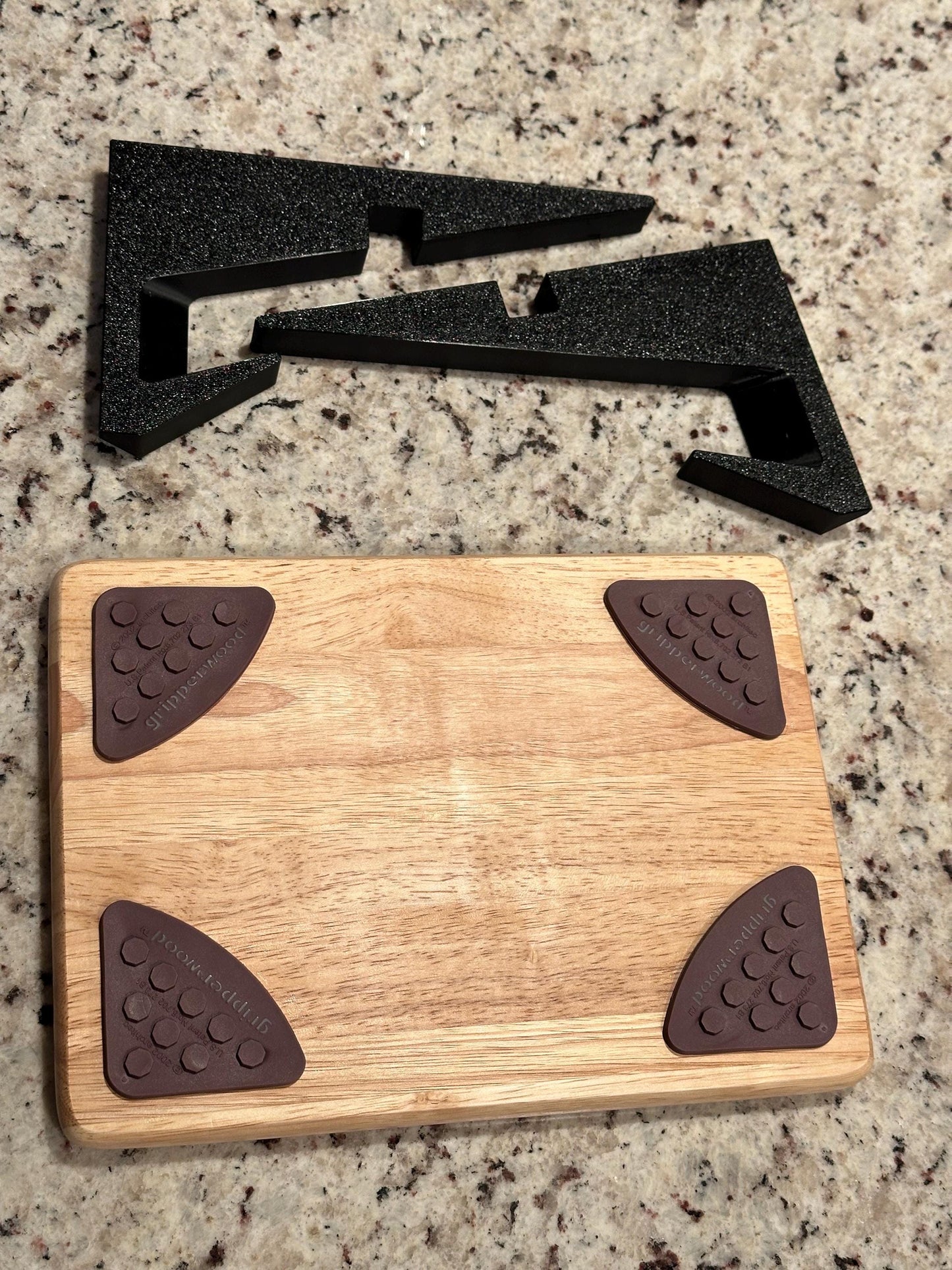 GripperWood Cutting Board with Stand