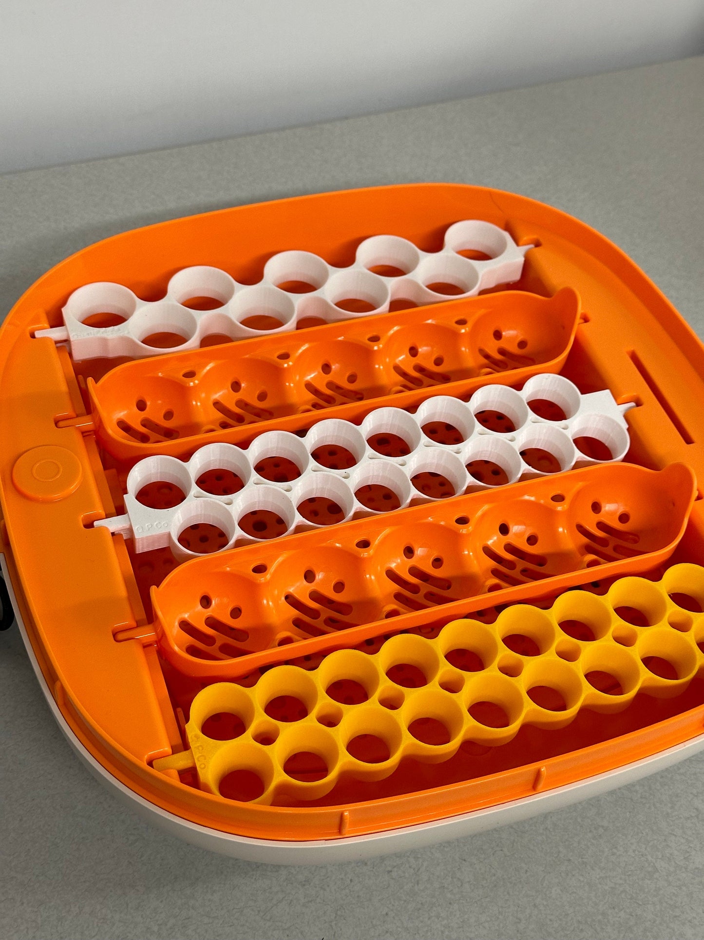 ChickCozy Incubator Egg Basket